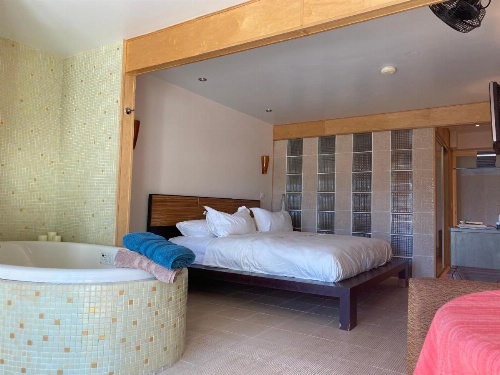 Pikes Peak Paradise Bed and Breakfast image 27